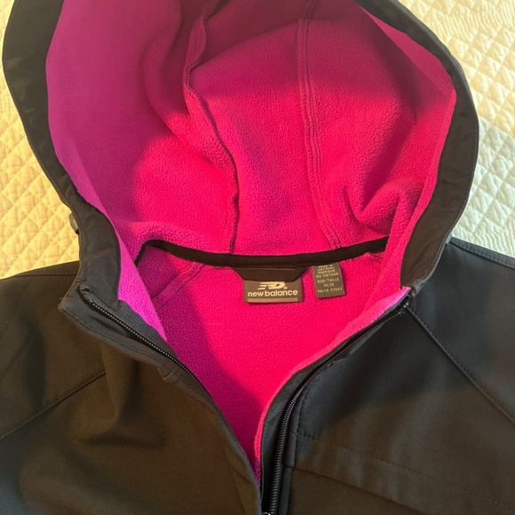 NEW BALANCE RAIN JACKET🖤💜☔️ - Picture 2 of 5